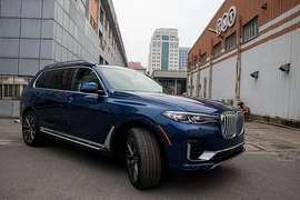 BMW X7 2020 "xách tay" rẻ hơn chính hãng hơn 300 triệu đồng