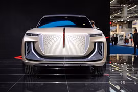 Ngắm xe sang "Tàu" Hongqi E115 mượn dáng của Rolls-Royce