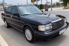 'Xe bộ trưởng' Toyota Crown gần 30 năm tuổi chỉ 195 triệu đồng