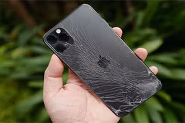 Kính 'bền nhất thế giới' trên iPhone 11 gây tranh cãi
