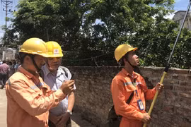 Nhiều nơi mất điện đột ngột vào ngày nắng nóng, EVN nói nguyên do