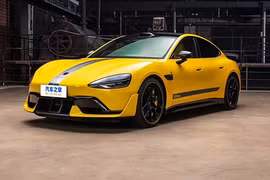 Xiaomi SU7 Ultra từ 2,66 tỷ đồng, tăng tốc siêu nhanh