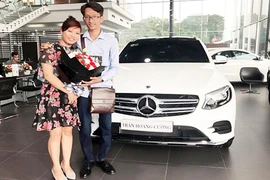 Vợ 9X tặng chồng Mercedes tiền tỷ khiến dân mạng “phát hờn”