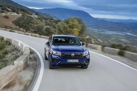 Chiêm ngưỡng SUV cỡ trung Volkswagen Touareg R động hybrid 