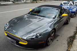 "Chạm mặt" Aston Martin Vantage Roadster V8 tiền tỷ ở Sài Gòn