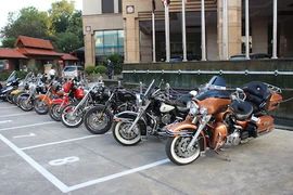 Dàn xế khủng Harley-Davidson ''xếp lốp'' tại HN