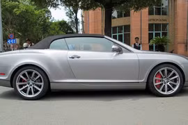 Siêu xe Bentley Continental Supersport Convertible “tắm nắng” Sài Gòn
