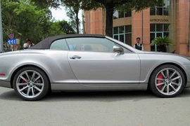 Siêu xe Bentley Continental Supersport Convertible “tắm nắng” Sài Gòn