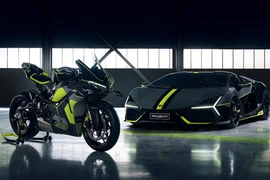 Ducati Panigale V4 Lamborghini - "xế nổ 2 bánh" DNA siêu xe