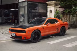 Mục sở thị Dodge Challenger GT màu cam “hàng hiếm” tại Hà Nội