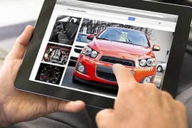 Lướt web mua xe ôtô - Chủ quan dễ mất tiền oan
