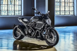 Ducati Diavel Carbon sẽ "nguy hiểm" hơn trong phiên bản 2016