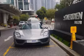 Tận thấy dàn siêu xe cực khủng của đại gia Sài Gòn du Xuân