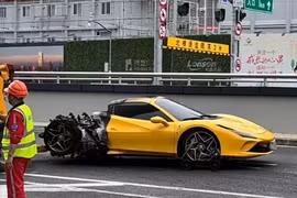 Ferrari F8 hơn 17 tỷ cháy "đứt đuôi" vì chủ xe không biết lái số sàn