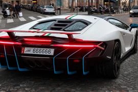 Siêu xe Lamborghini Centenario triệu đô đeo biển 6 số 6
