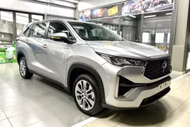 Toyota Innova Cross chạy 14.000 km, lên sàn xe cũ bán hơn 1 tỷ đồng