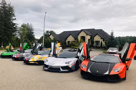 Dân chơi Việt cưỡi siêu xe từ Mỹ qua Canada 