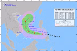 Siêu bão RAI suy yếu trước khi vào biển Đông, miền Bắc đêm nay mưa rét