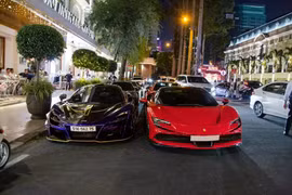 Dàn siêu xe hàng hiếm, trị giá hàng chục tỷ họp mặt tại Sài Gòn