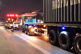 Hiện trường vụ container tông dồn toa loạt ô tô dừng đèn đỏ