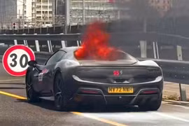 Ba siêu xe Ferrari gặp nạn trong ngày đầu của hành trình siêu xe Ý