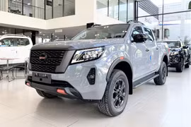 Bán tải Nissan Navara tại Việt Nam giảm "mạnh tay" tới 90 triệu đồng