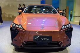 Lexus ES thế hệ thứ 8 thêm truyền động hybrid và động cơ điện