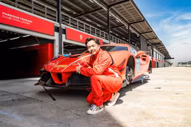 Cường Đô la trải nghiệm siêu xe đua Ferrari 488 Challenge
