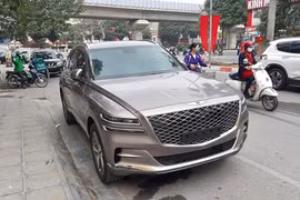 Genesis GV80 2021 bất ngờ lăn bánh trên đường phố Hà Nội