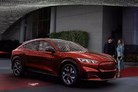 Xe điện Ford Mustang Mach-E chạy được 482km/1 lần sạc 