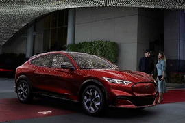 Xe điện Ford Mustang Mach-E chạy được 482km/1 lần sạc 