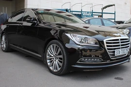 Soi “xế sang” Hyundai Genesis Sedan 2015 đầu tiên về VN