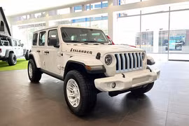 Cận cảnh Jeep Wrangler Islander hơn 3 tỷ, đầu tiên tại Việt Nam