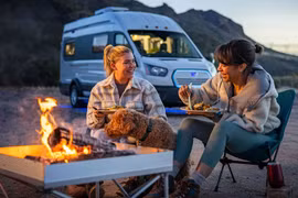 Winnebago e-RV - chiếc "nhà di động" chạy điện tới 200km/lần sạc