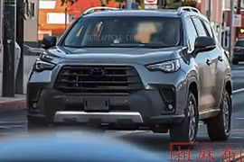 Toyota RAV4 2026 "uống xăng như ngửi" với truyền động hybrid?