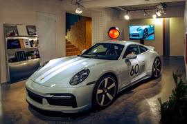 Porsche 911 Sport Classic của Cường Đô la và “Qua” Vũ ra mắt Thái Lan