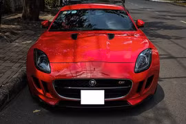 Ngắm “báo đốm Anh” Jaguar F-Type S gần 5 tỷ trên phố Sài Gòn
