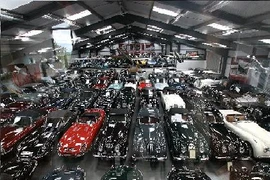 Nha sĩ bán bộ sưu tập xe siêu khủng 3.500 tỷ đồng