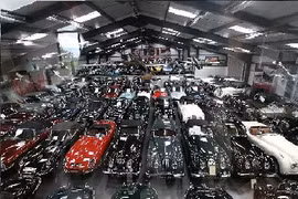 Nha sĩ bán bộ sưu tập xe siêu khủng 3.500 tỷ đồng