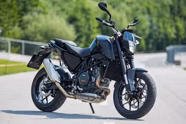 Nked bike KTM Duke 690 phiên bản 2016 có gì “hot“?