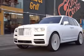 Cận cảnh SUV siêu sang Rolls-Royce Cullinan phiên bản bạch mã