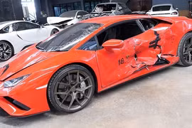 Lamborghini Huracan nát sườn, tiền sửa đủ "đập thùng" Toyota Camry mới