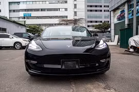 Cận cảnh Tesla Model 3 hơn 3 tỷ đồng tại Việt Nam