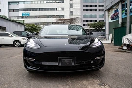 Cận cảnh Tesla Model 3 hơn 3 tỷ đồng tại Việt Nam
