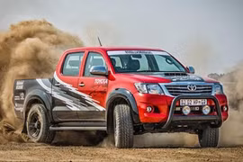 Xe bán tải “sói đội lốt cừu” Toyota Hilux Racing Experience
