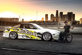 Dị nhân liệt toàn thân vẫn độ và đua xe tốc độ cao