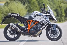 Môtô đường trường “siêu mạnh” KTM 1290 Super Duke GT