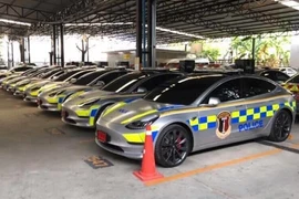 Dàn xe cảnh sát Tesla Model triệu đô tại Thái Lan