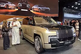 Yangwang U8L - SUV điện hạng sang của BYD với 7 chỗ ngồi