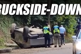 Tesla Cybertruck lật nhào vì mất lái, một người bị thương nặng